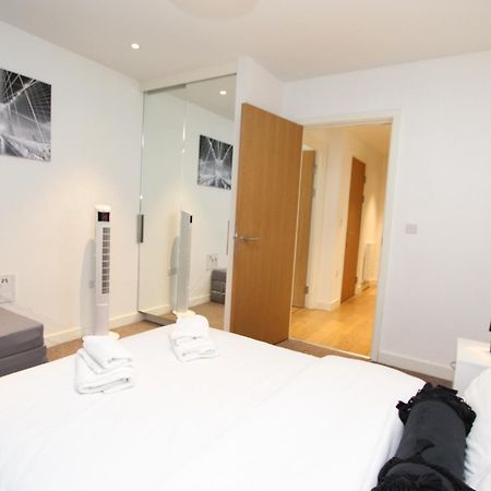 Spacious & Modern 1 Bedroom Close To Station In E16 London Kültér fotó