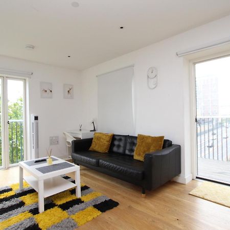 Spacious & Modern 1 Bedroom Close To Station In E16 London Kültér fotó