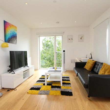 Spacious & Modern 1 Bedroom Close To Station In E16 London Kültér fotó